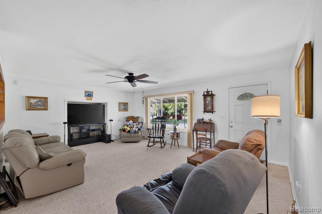 5233 Torrey Road, Flint, MI 48507 — Photo 11
