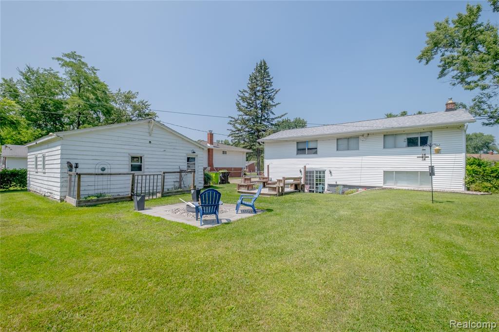 911 Worchester Drive, Fenton, MI 48430 — Photo 21
