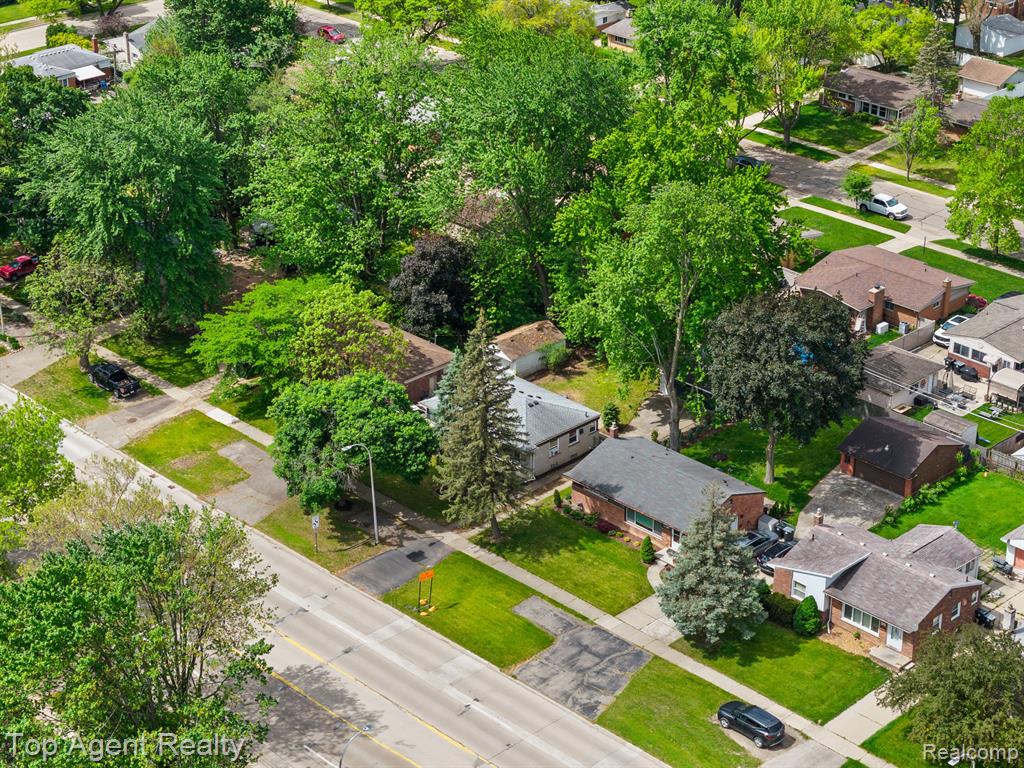 9319 MERRIMAN Road, Livonia, MI 48150 — Photo 41