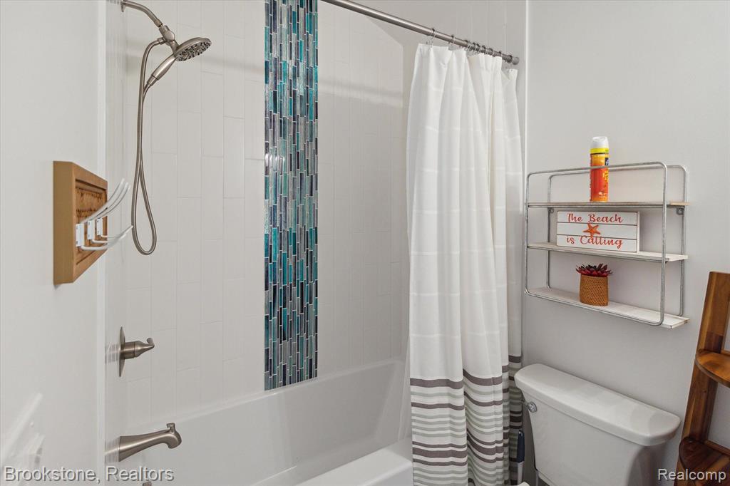 6245 W HIGGINS LAKE Drive, Roscommon, MI 48653 — Photo 76