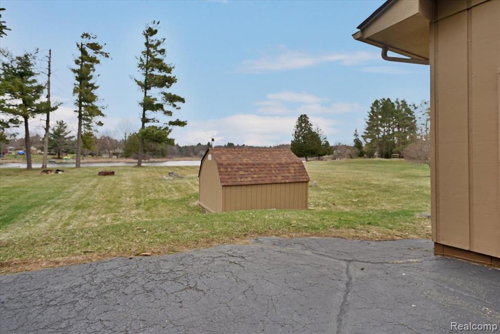 1365 Thistleridge, Groveland, MI 48442 — Photo 33