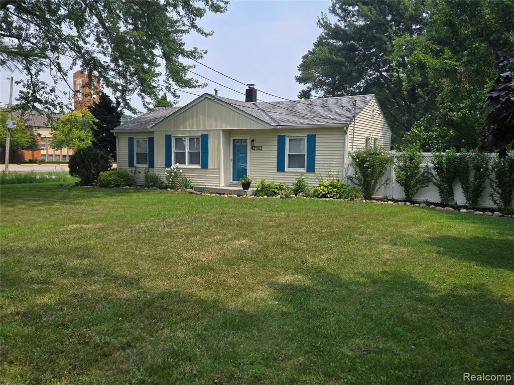 43982 North Avenue, Clinton Twp, MI 48036 — Photo 2