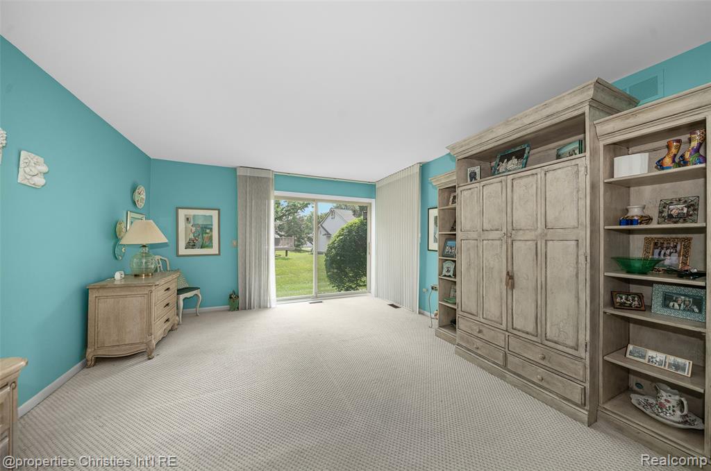 7569 Danbury Circle, West Bloomfield, MI — Photo 14