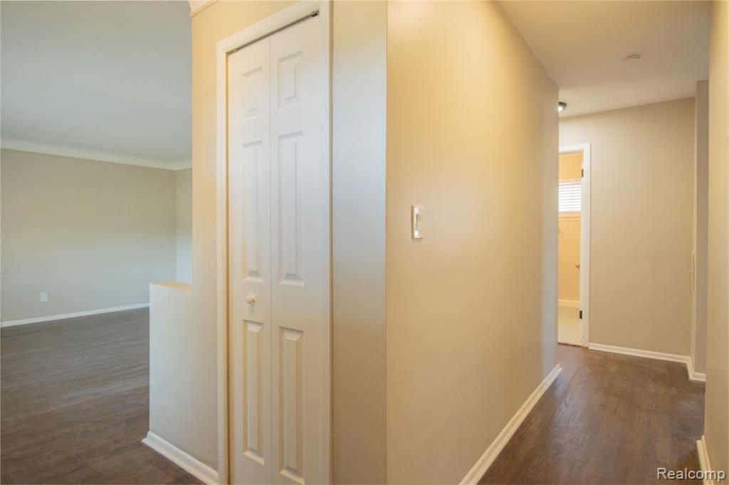 30705 Longfellow Avenue, Madison Heights, MI 48071 — Photo 9