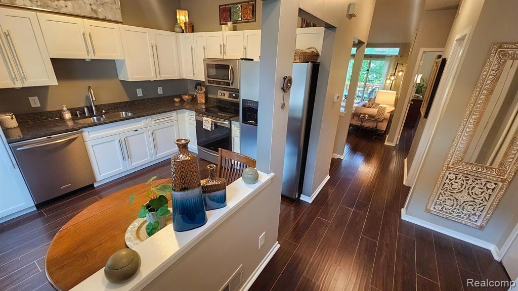 41778 WEBSTER Court, Novi, MI 48377 — Photo 3
