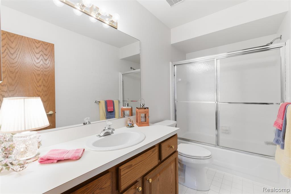 5306 Hidden Pines Court, Brighton, MI 48116 — Photo 31