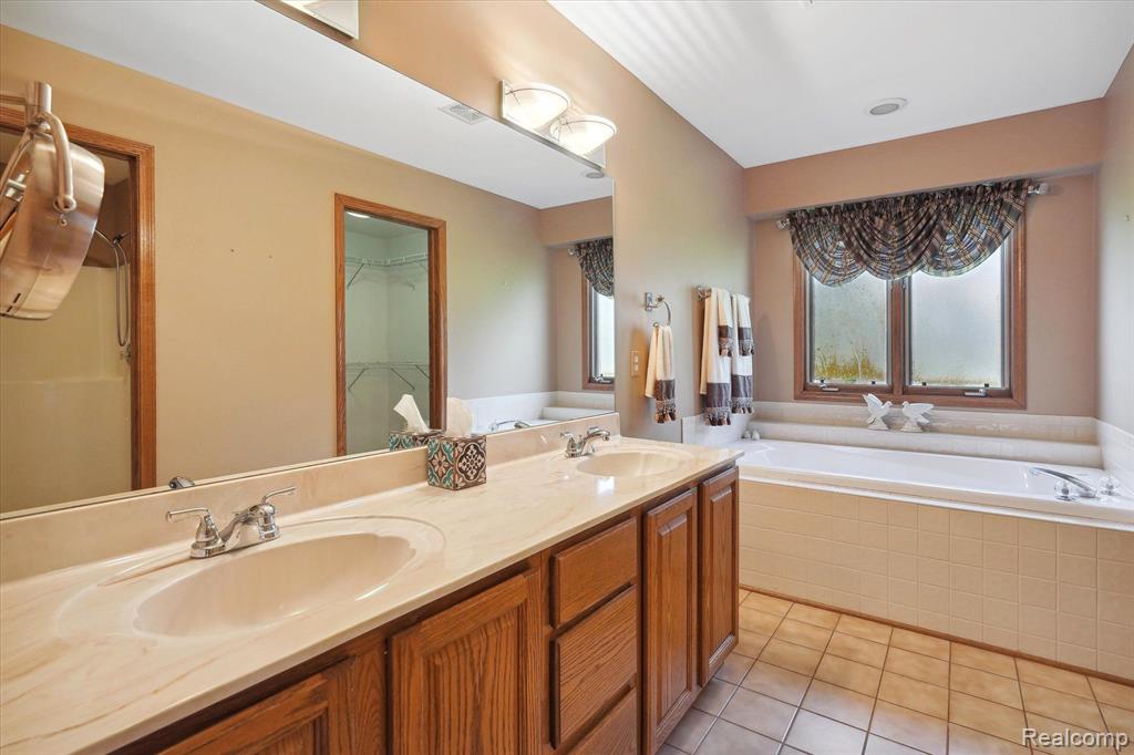 4747 WINDBERRY Lane, Milford, MI 48380 — Photo 21