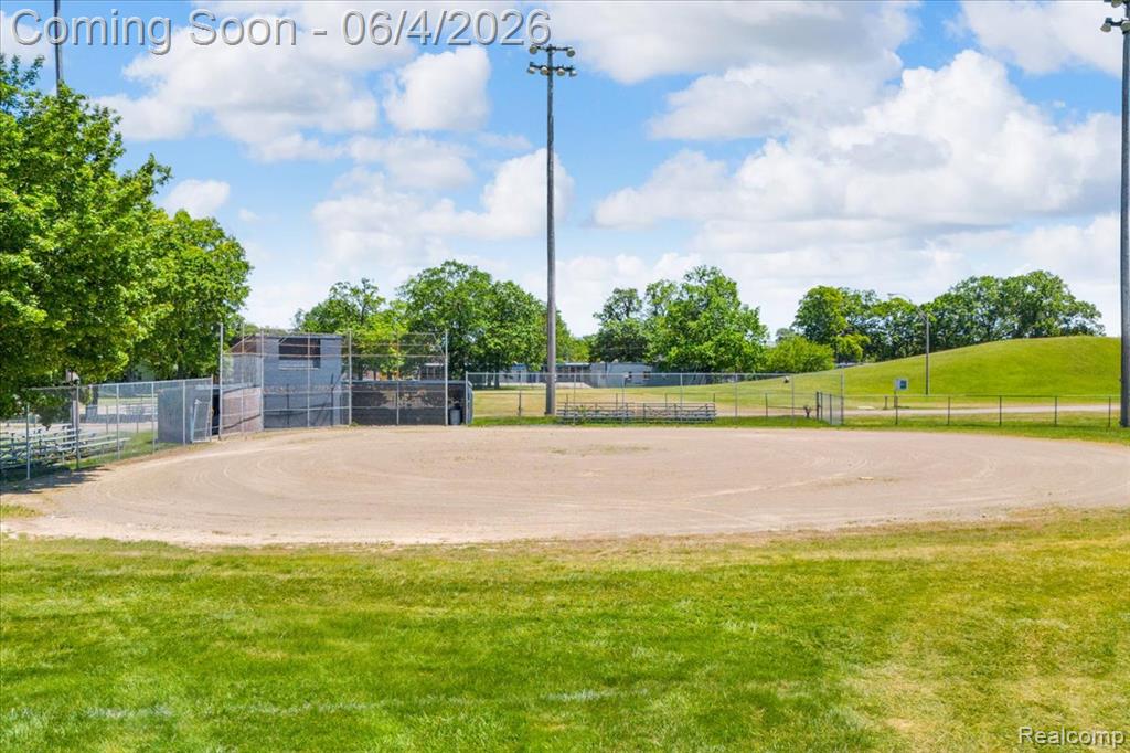 63 W Mahan Avenue, Hazel Park, MI 48030 — Photo 40