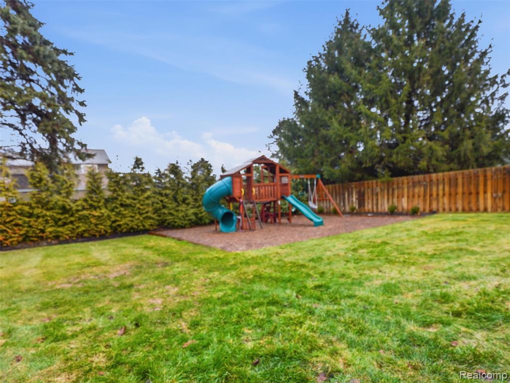 10754 Oxbow Lakeshore Drive, White Lake, MI — Photo 35