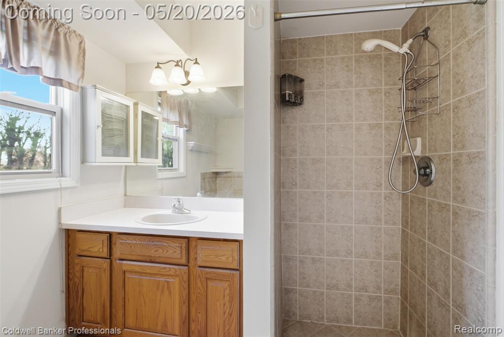 21527 N Tangel Drive E, Macomb, MI 48044 — Photo 22