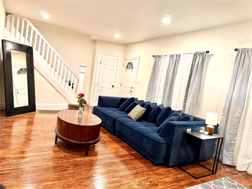 371 Piper Boulevard - Photo 2