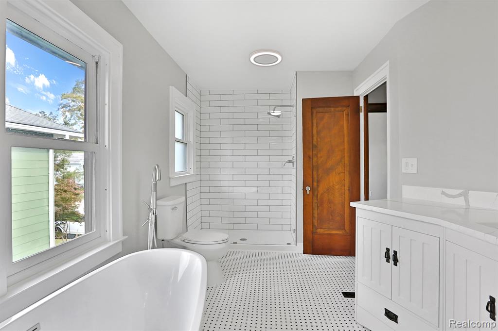 252 E ANN ARBOR Trail, Plymouth, MI 48170 — Photo 27