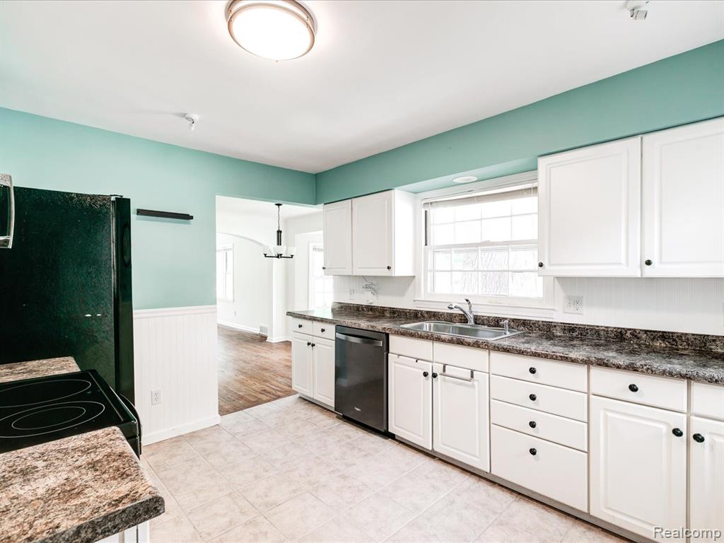 802 Edison Boulevard, Port Huron, MI 48060 — Photo 11