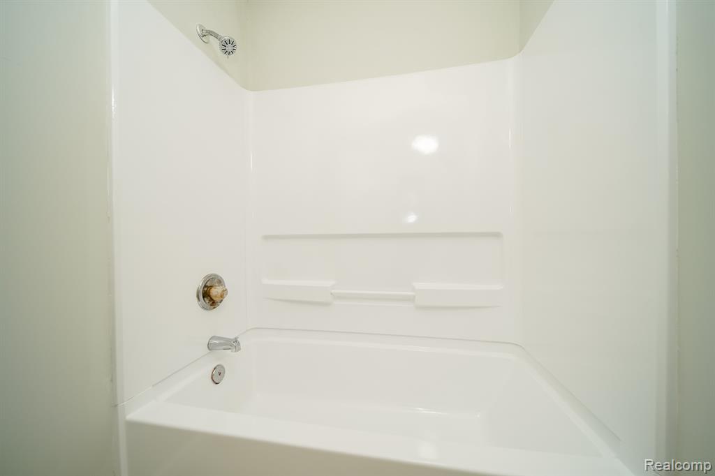 4865 Huston Drive, Lake Orion, MI — Photo 37