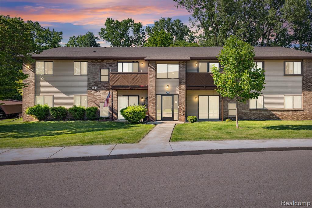7806 Manor Circle, 101, Westland, MI — Photo 3