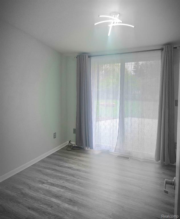 2121 S Commerce Road, Wolverine Lake, MI 48390 — Photo 5