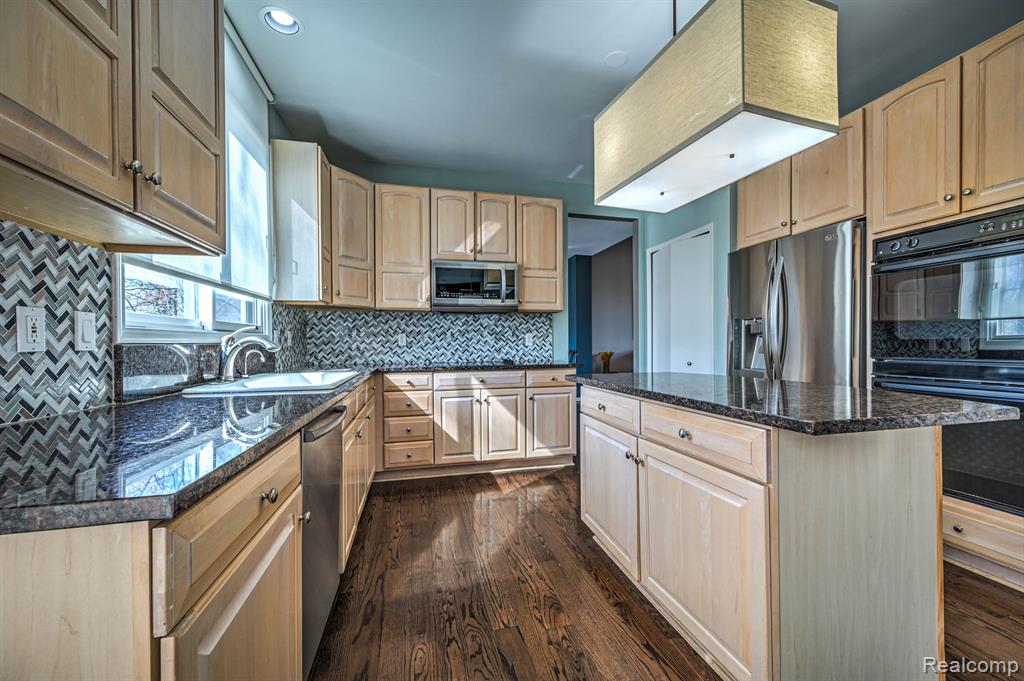 40832 KINGSLEY Lane, Novi, MI 48377 — Photo 9