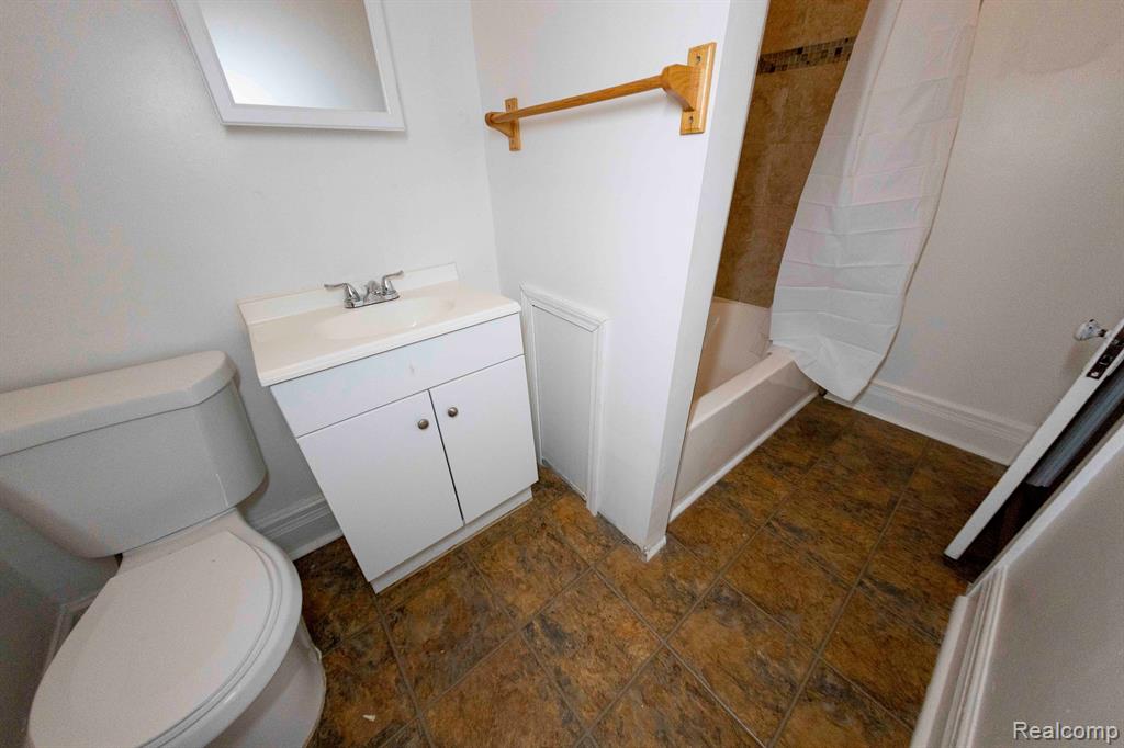 14536 E JEFFERSON Avenue, Detroit, MI 48215 — Photo 21