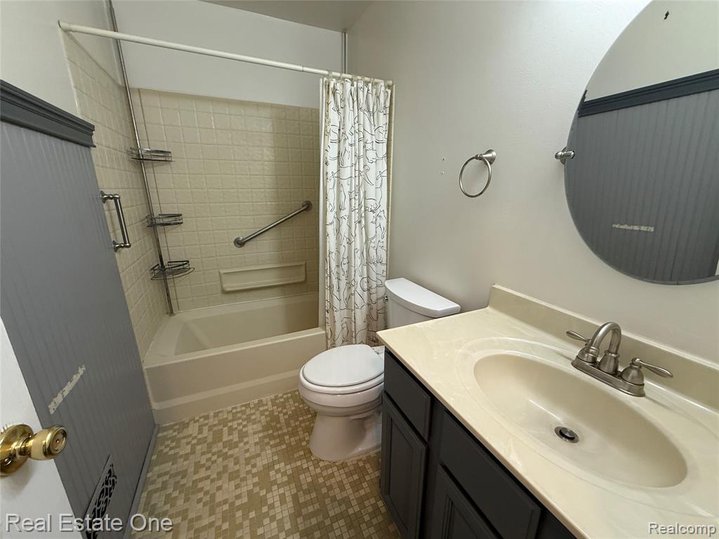 42075 GLORIA Drive, Canton, MI 48187 — Photo 26