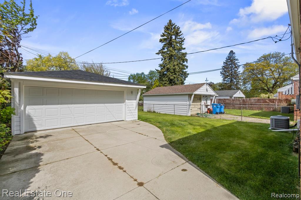 7267 FENTON Street, Dearborn Heights, MI 48127 — Photo 22