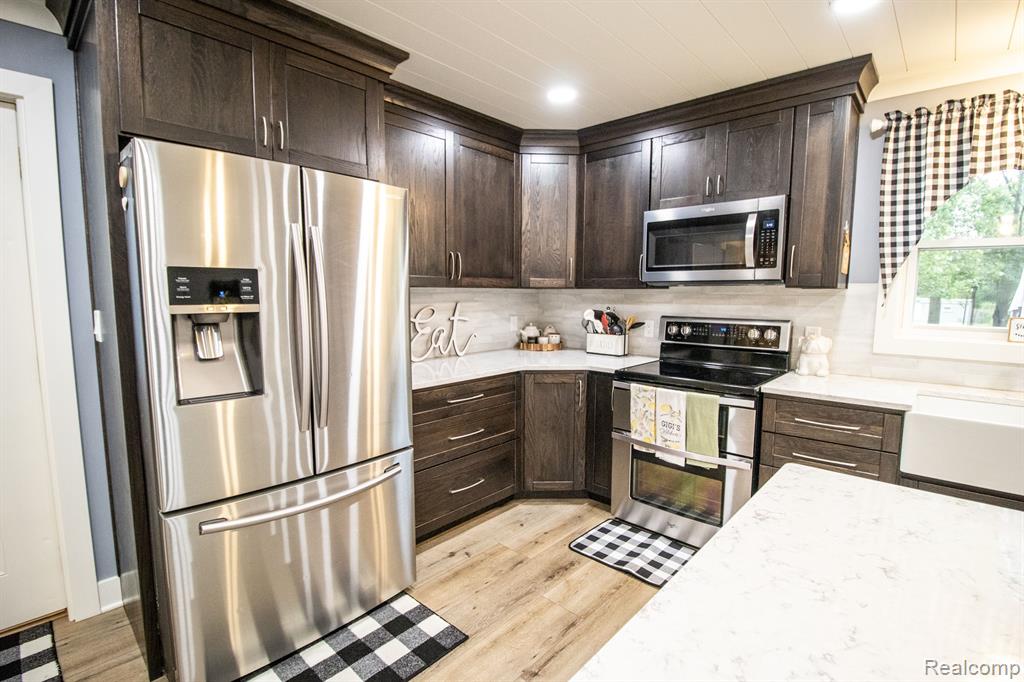 4585 Burt Road, Birch Run, MI 48415 — Photo 18
