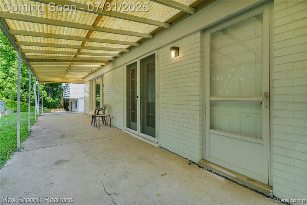 536 Fox River Drive, Bloomfield Hills, MI 48304 — Photo 34