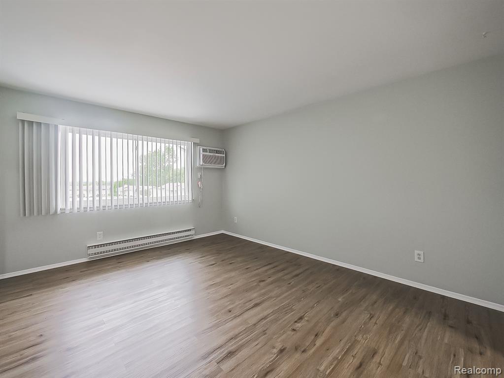 211 Summit Ridge, White Lake, MI — Photo 8