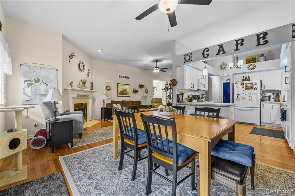 4462 Glenoaks Court, Warren, MI 48092 — Photo 6