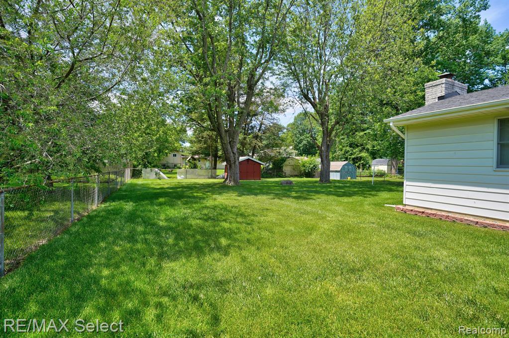 4460 DIXON Drive, Swartz Creek, MI 48473 — Photo 6