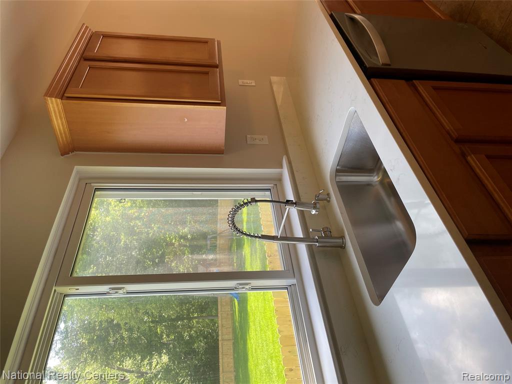 9780 David Lane, White Lake, MI — Photo 11