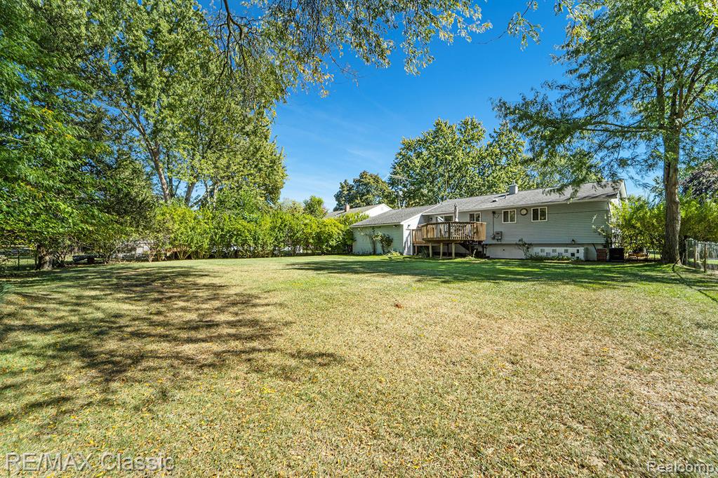822 Manzano Drive, Wolverine Lake, MI 48390 — Photo 28