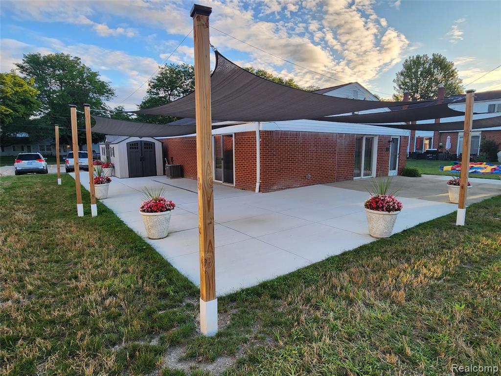 8665 Sterling, Center Line, MI 48015 — Photo 31
