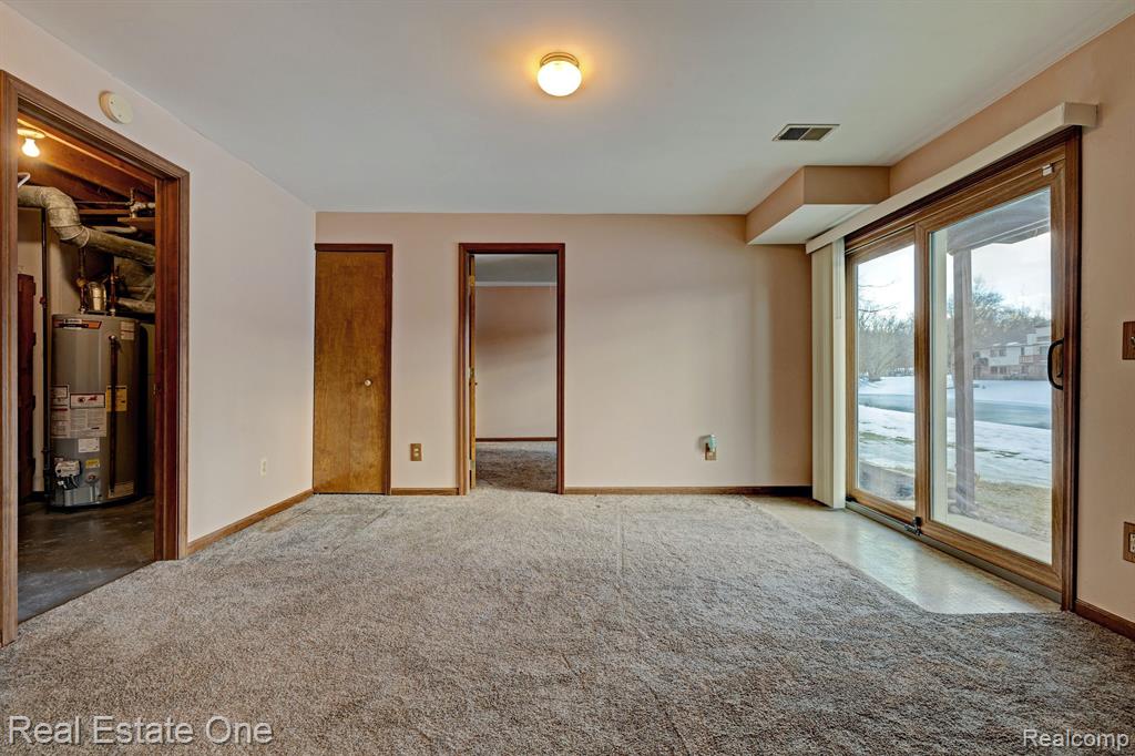 9045 E BLUEWATER Drive, Clarkston, MI 48348 — Photo 25