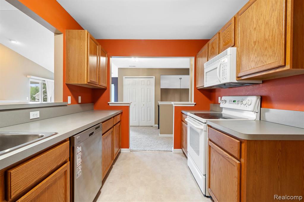 16828 DOVER Drive, Northville, MI 48168 — Photo 14