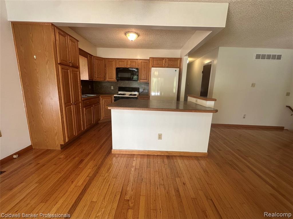 5398 Linger Lane, Lapeer, MI 48446 — Photo 8