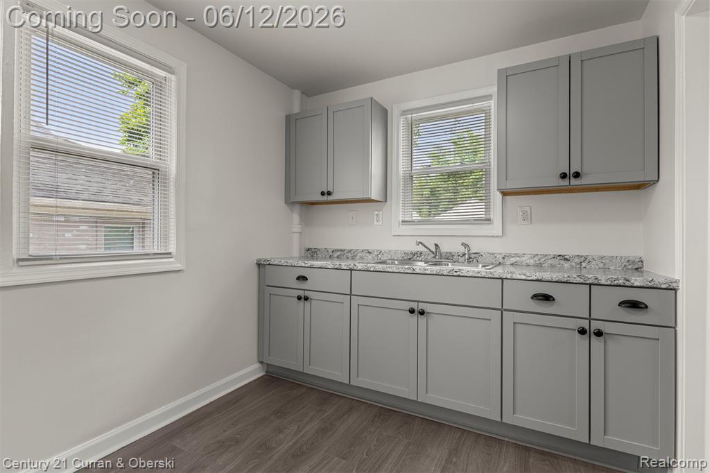 6719 Parkland Street, Dearborn Heights, MI 48127 — Photo 11