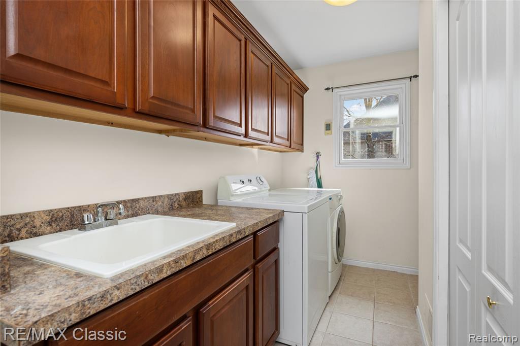 4930 Menominee Lane, Clarkston, MI 48348 — Photo 36