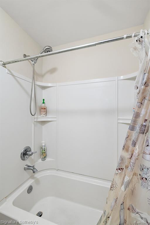 50472 SCARBOROUGH Road, Canton, MI 48188 — Photo 36