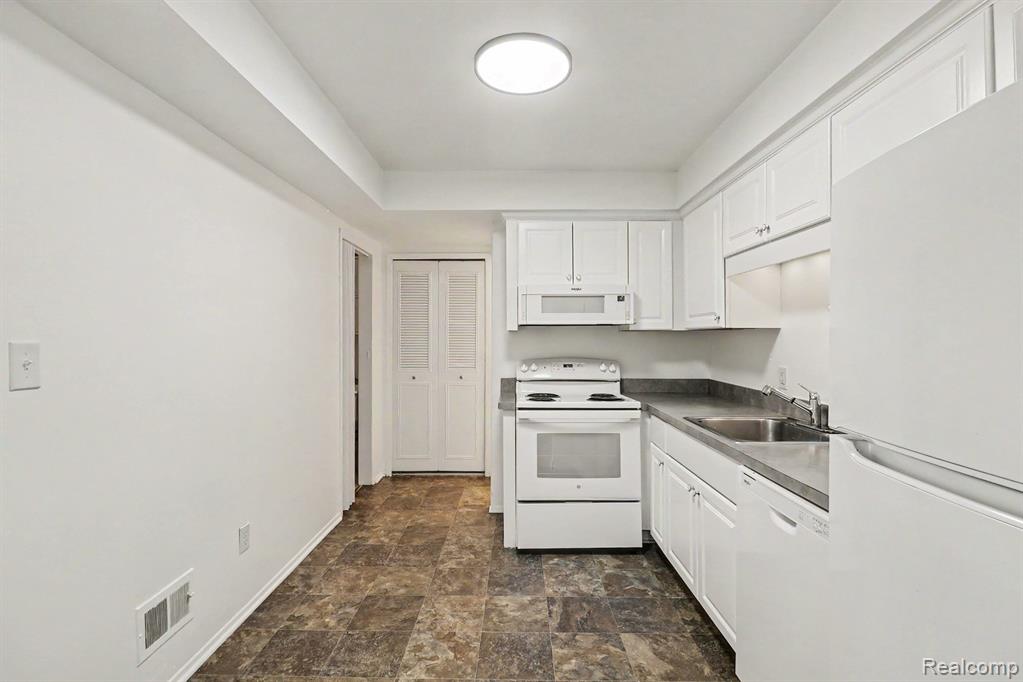 8232 Karam Boulevard, Warren, MI 48093 — Photo 8