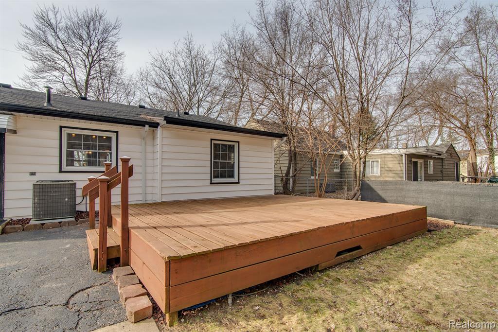 600 NORTH Road, Fenton, MI 48430 — Photo 18