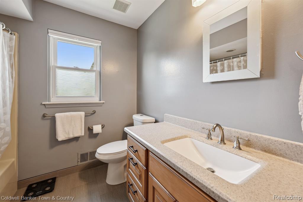 9361 SUMMERLAND Drive, Whitmore Lake, MI 48189 — Photo 21