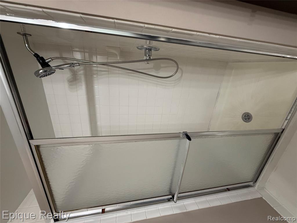 56487 Scotland Boulevard, Utica, MI 48316 — Photo 14