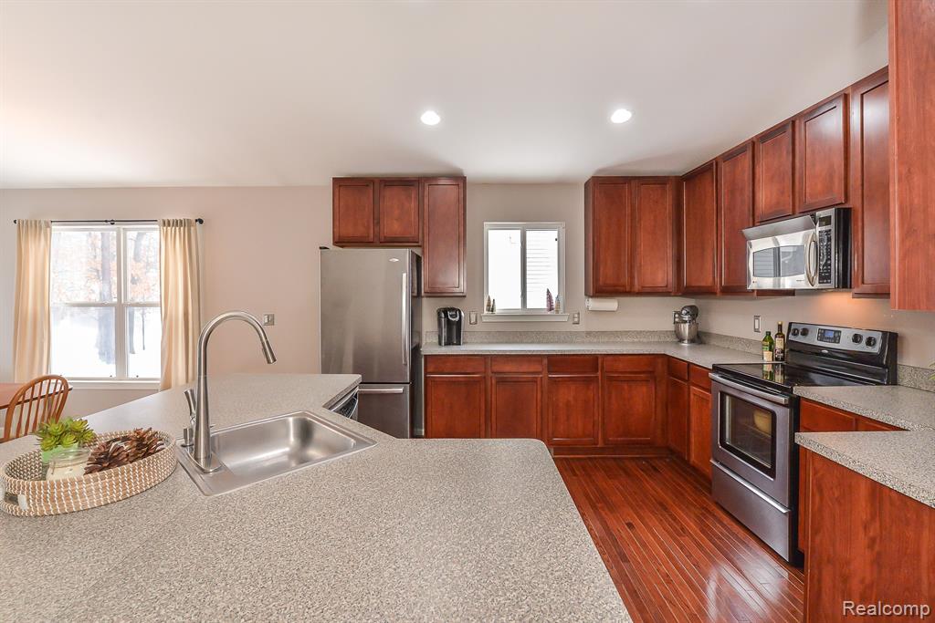 2578 SIGNATURE Circle, Pinckney, MI 48169 — Photo 15