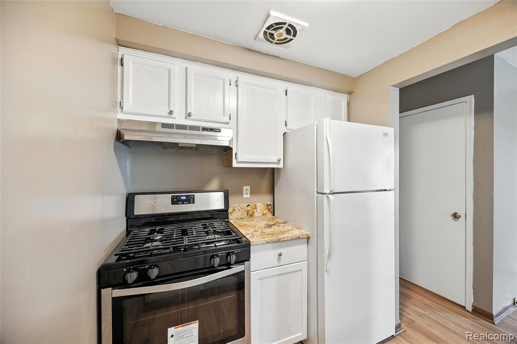 8924 Shawn Drive, Sterling Heights, MI 48312 — Photo 9