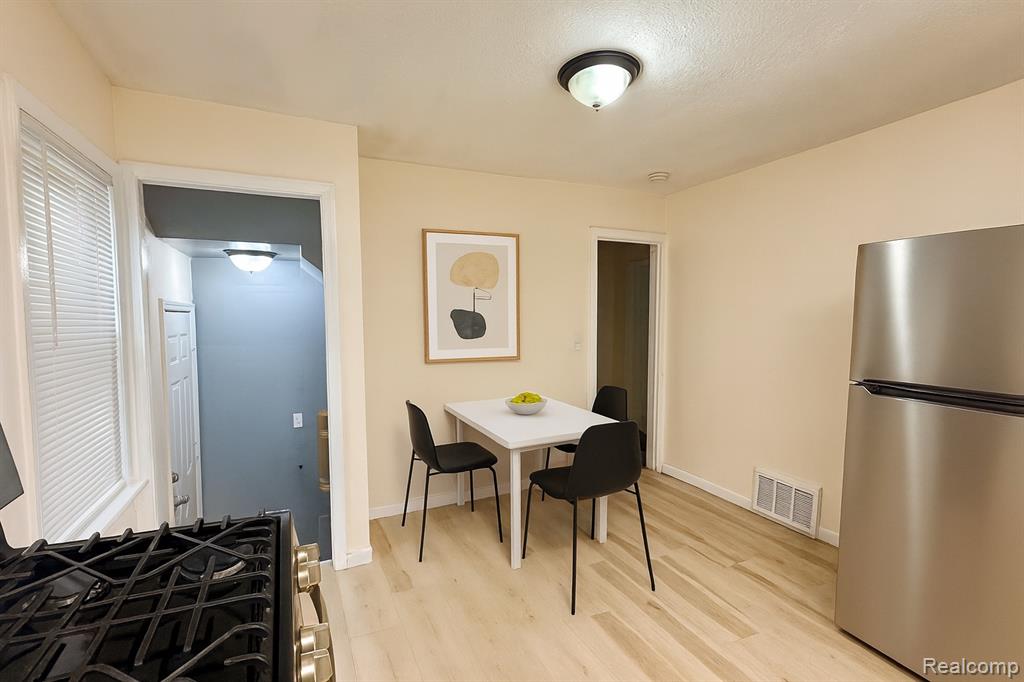 8719 CANYON Street, Grosse Pointe, MI 48236 — Photo 9