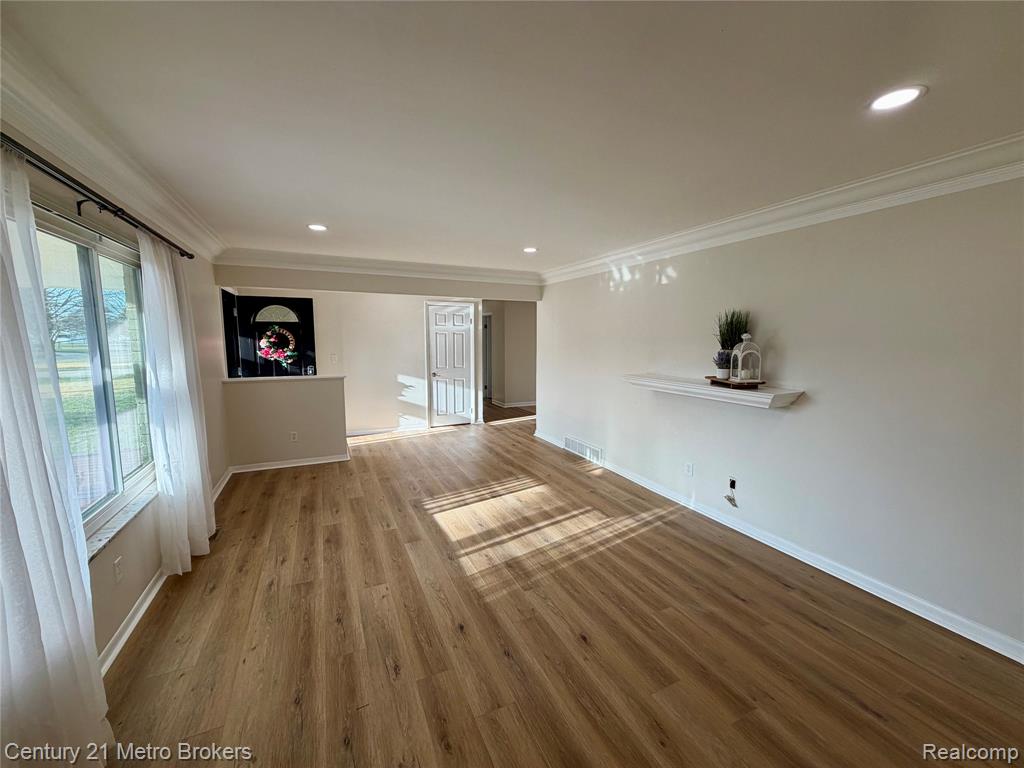5221 Capri Lane, Flint, MI 48507 — Photo 5