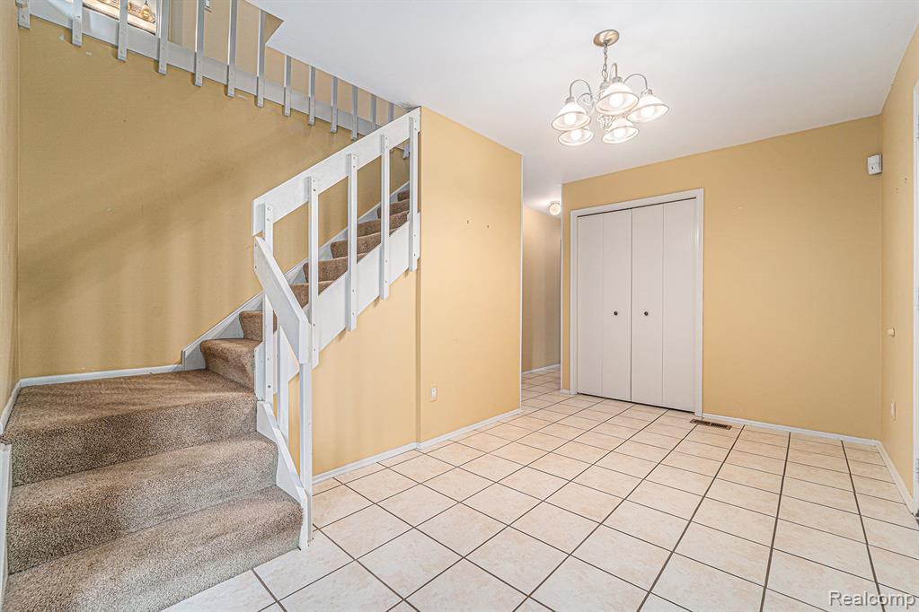 8165 Holcomb Road, Clarkston, MI 48348 — Photo 5