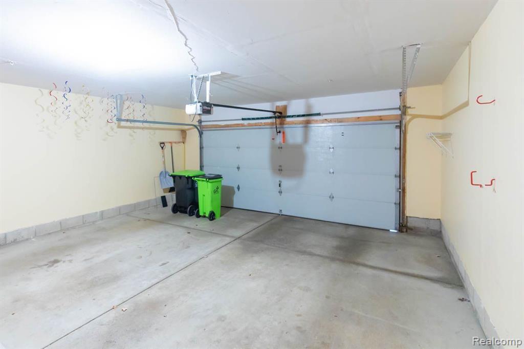 28460 CARLTON WAY Drive, Novi, MI 48377 — Photo 39