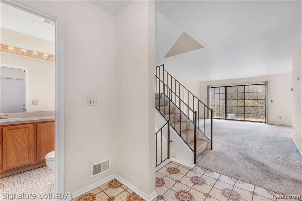 26122 Summerdale Drive, Southfield, MI 48033 — Photo 3