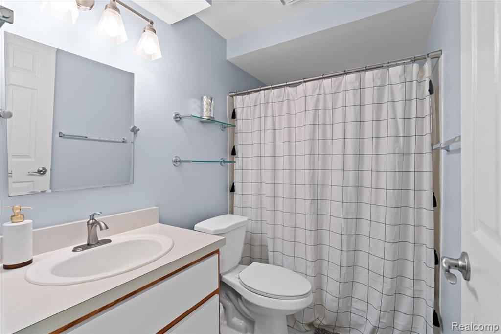 657 WOODSIDE Drive, Milford, MI 48381 — Photo 34
